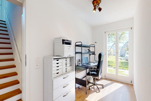 bureau avec light floor, natural light, lumière naturelle, drywall, et cloison sèche