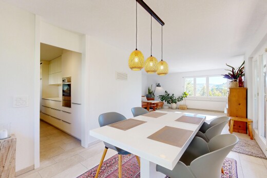 salle à manger avec light floor, drywall, cloison sèche, inside property, et natural light