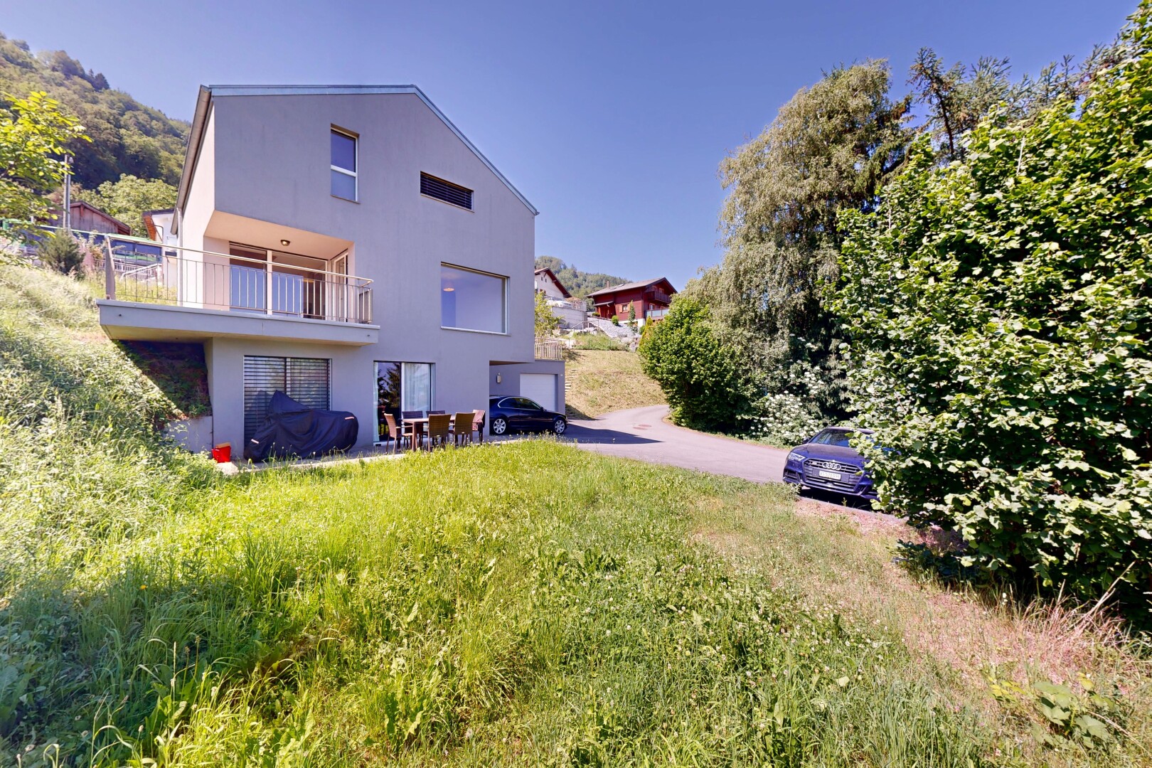 façade avec balcon, property visible, bardage en stuc, day time, et terrasse