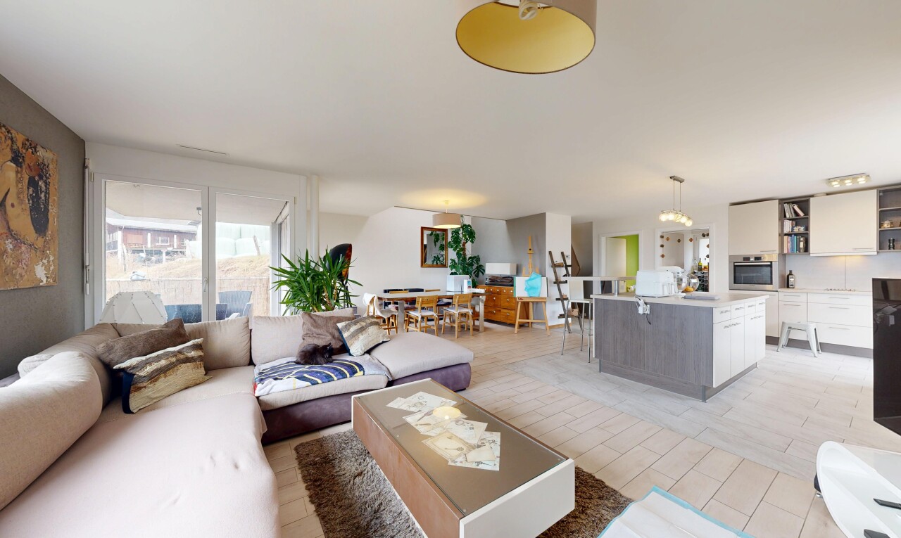 salon / salle à manger avec inside property, light floor, natural light, lumière naturelle, et drywall