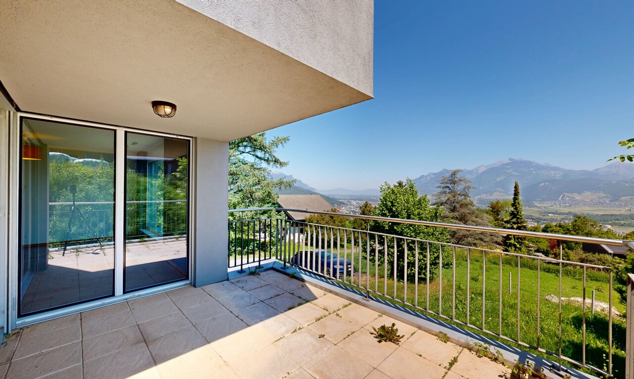 balcon avec from property, day time, mountain view, et vue sur la montagne