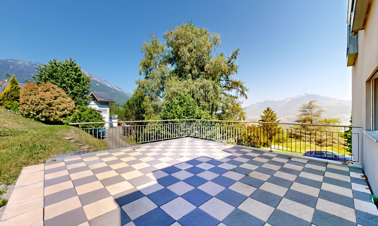 terrasse avec day time, vue sur la montagne, mountain view, from property, et terrasse