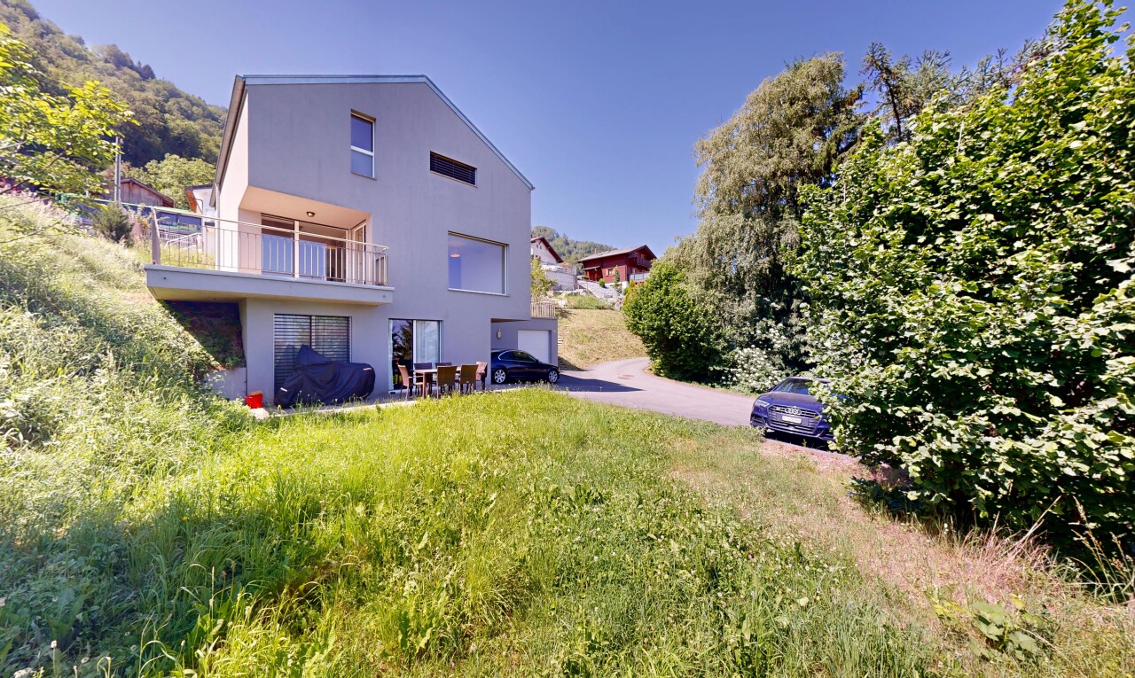 façade avec balcon, property visible, bardage en stuc, day time, et terrasse