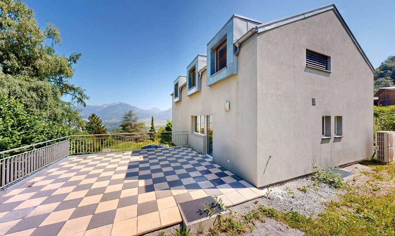 terrasse avec mountain view, vue sur la montagne, day time, terrasse, et from property