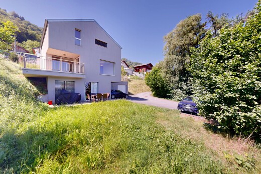 façade avec balcon, property visible, bardage en stuc, day time, et terrasse