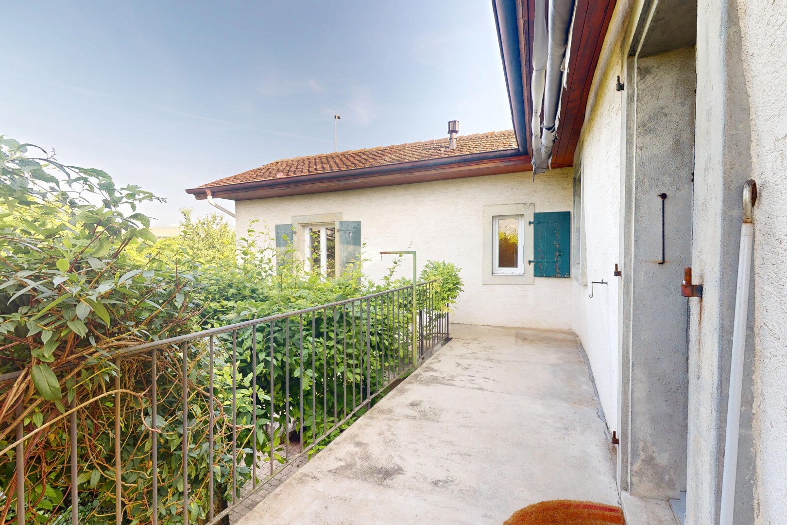 terrasse avec day time, balcon, et property visible