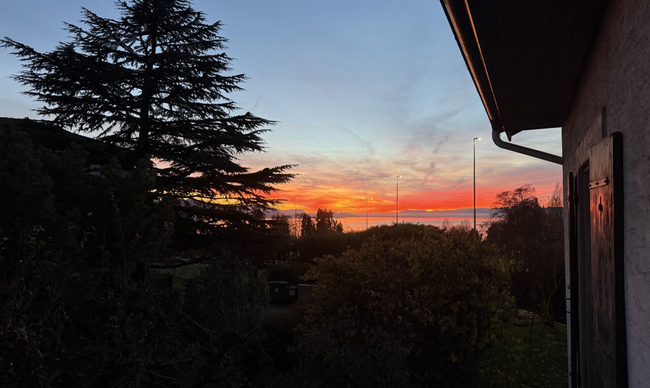 extérieur du bâtiment avec dusk