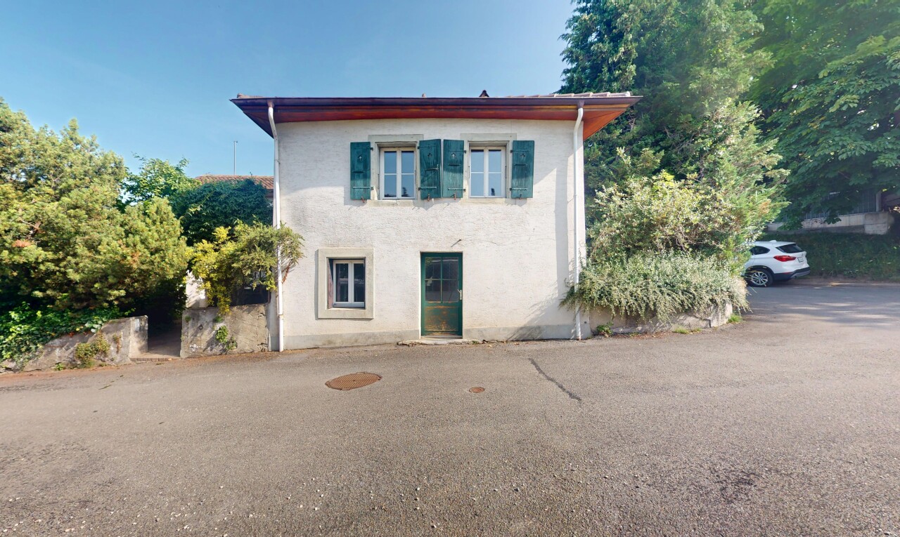 façade avec property visible, bardage en stuc, et day time