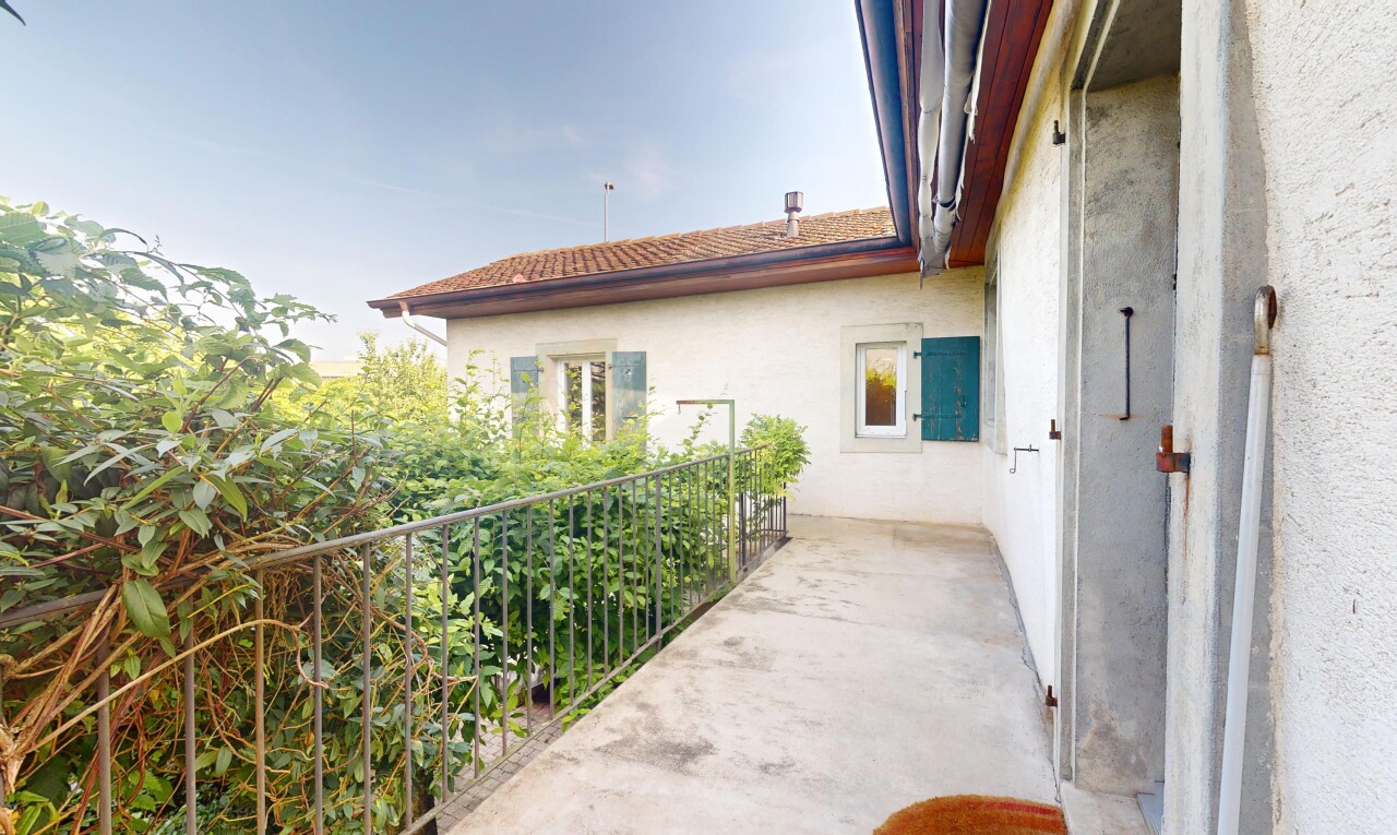 terrasse avec day time, balcon, et property visible