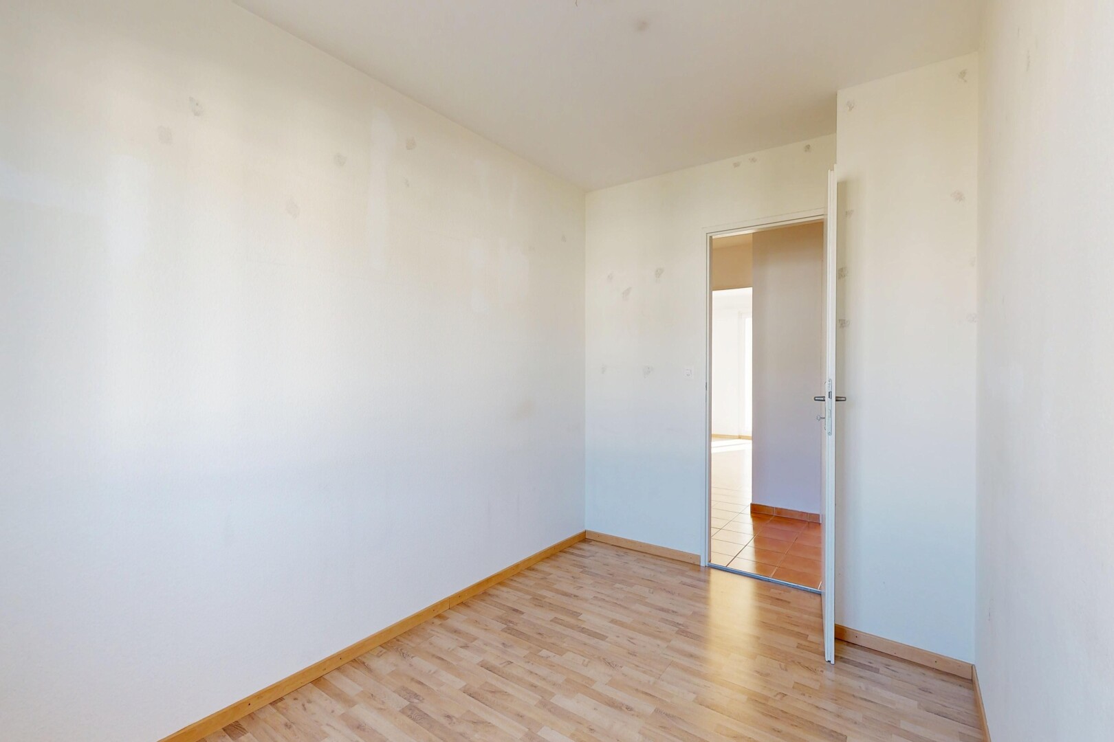 empty room featuring light wood-style flooring and baseboards
