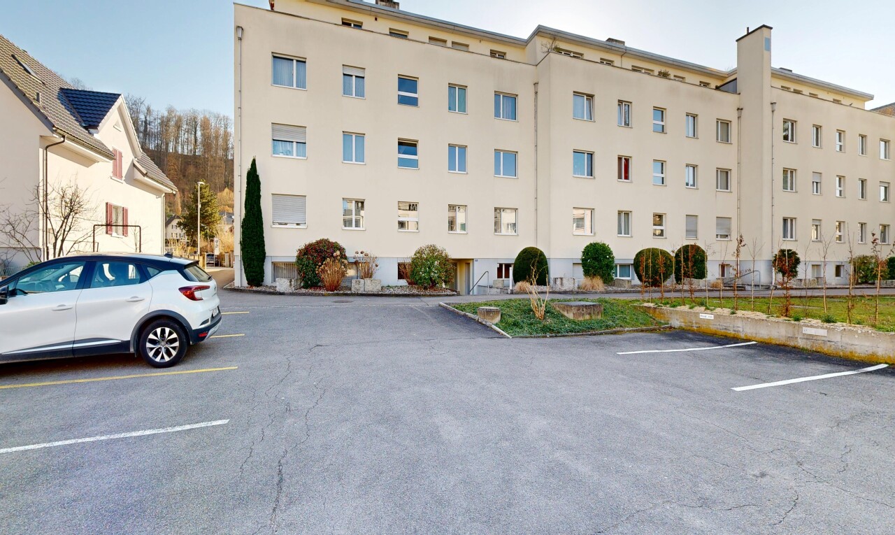 view of apartment building / complex with uncovered parking