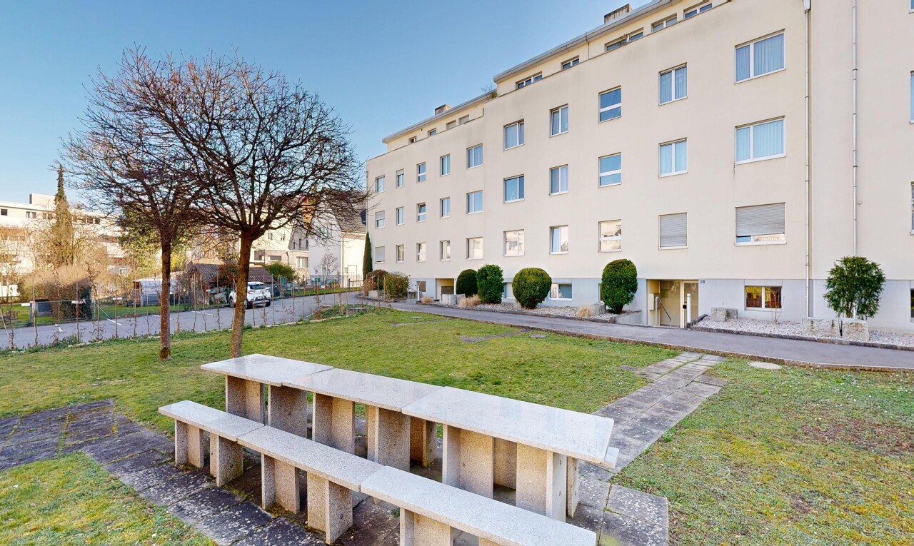 view of apartment building / complex