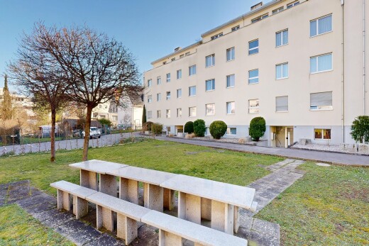 extérieur du bâtiment avec vue sur le complexe d'appartements, apartment complex view, from community, et day time