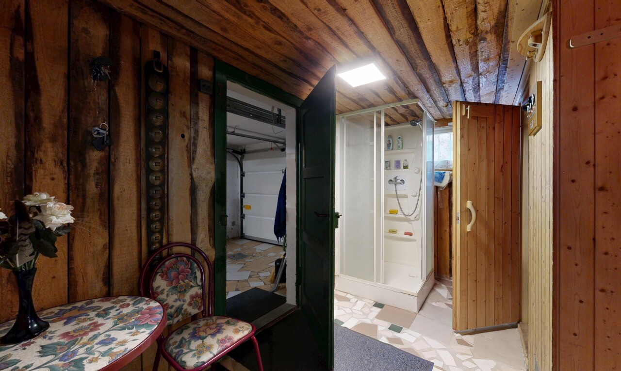 esszimmer mit niedrige decke, low ceiling, und inside property