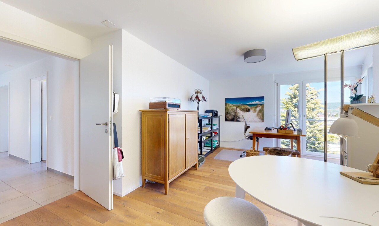 esszimmer mit inside property, natural light, natürliches licht, light floor, und wood finish floor