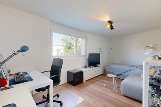 büro mit wood finish floor, holzfußboden, drywall, gipskartonwand, und inside property