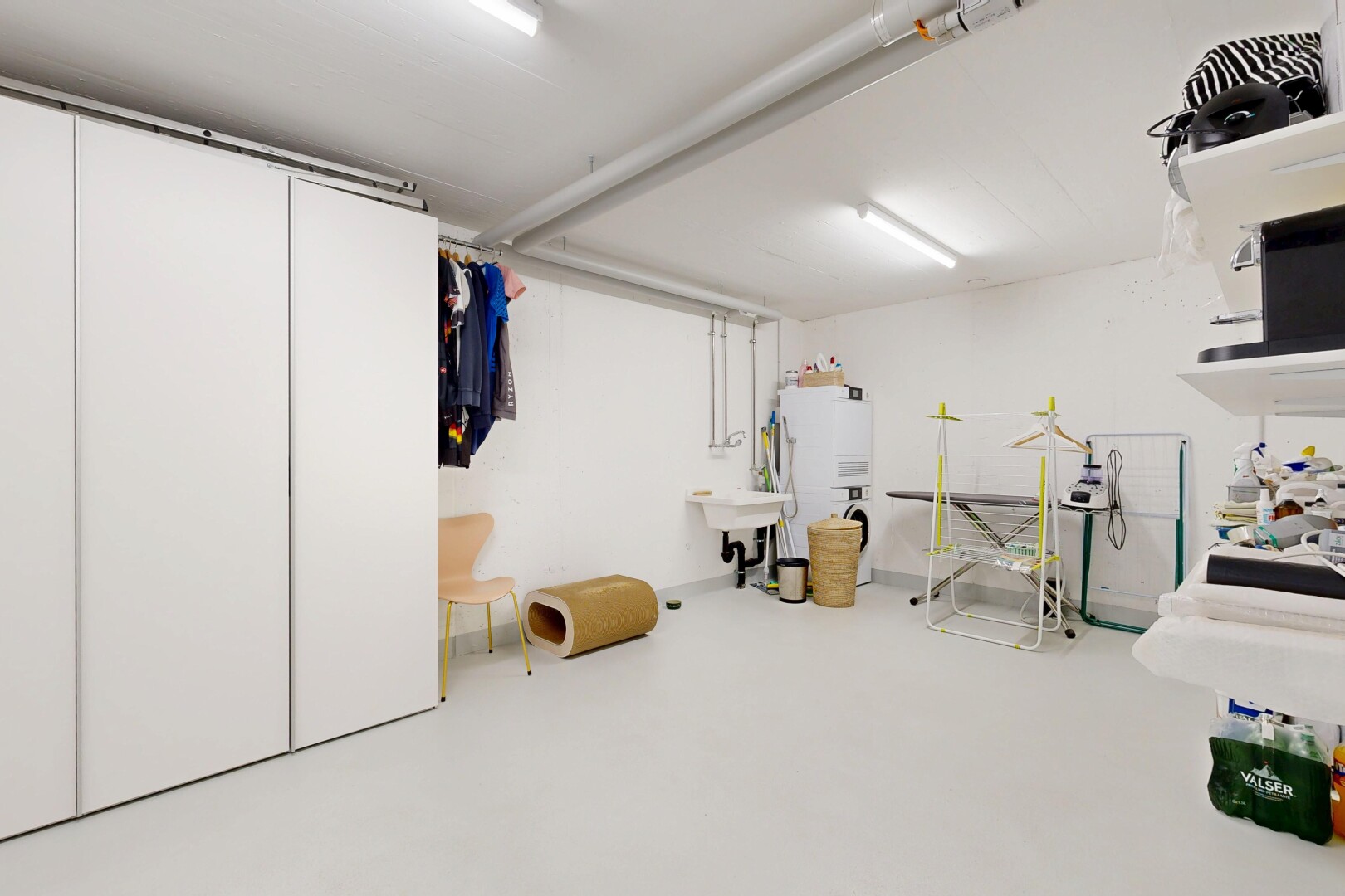 room / bedroom with concrete flooring and a closet