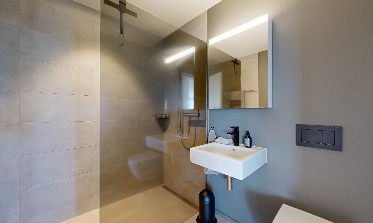 full bathroom featuring walk in shower