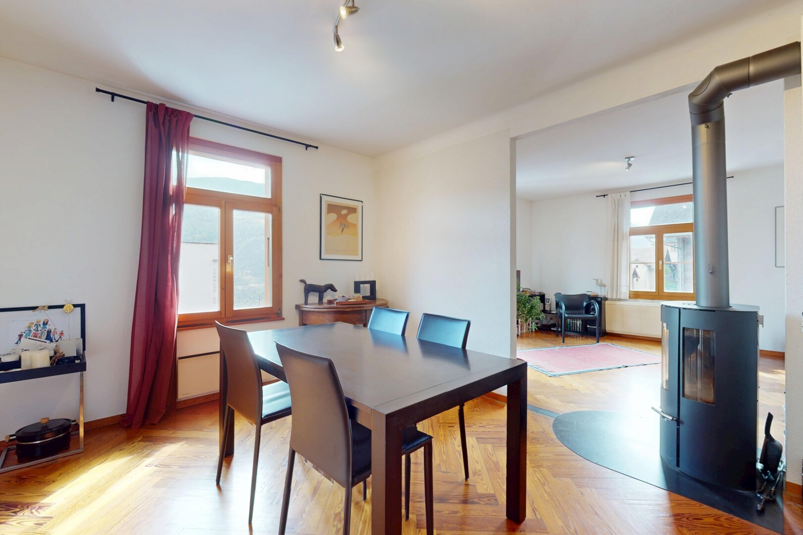 esszimmer mit inside property, drywall, gipskartonwand, natural light, und natürliches licht