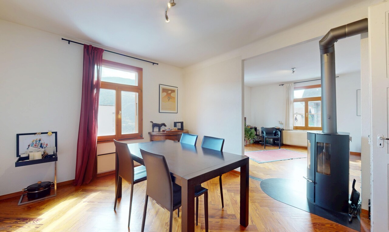 esszimmer mit inside property, drywall, gipskartonwand, natural light, und natürliches licht