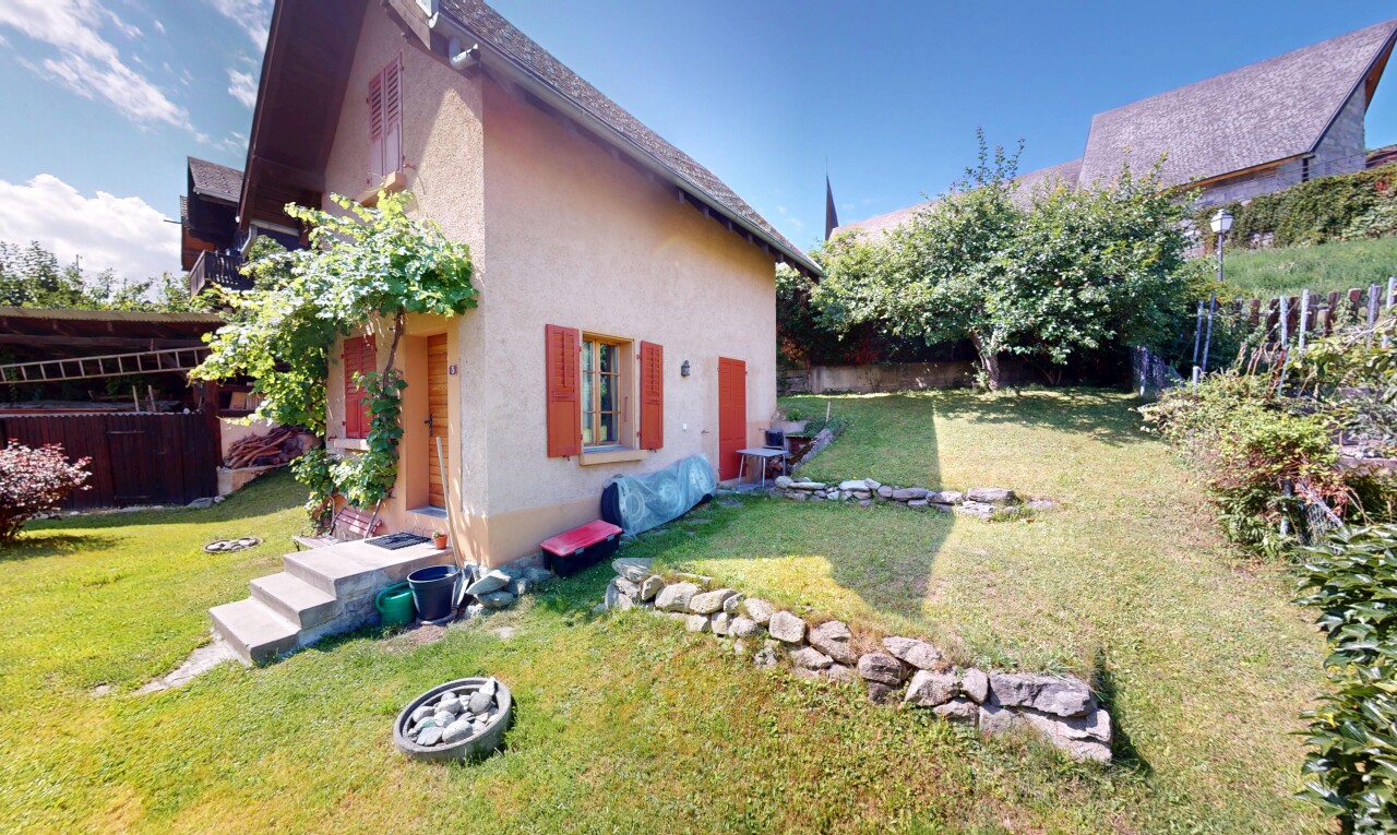 garten mit property visible, rasen, vortreppe, und day time