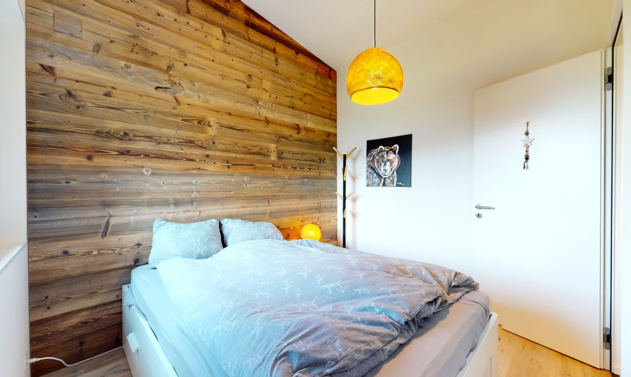 chambre avec mur en bois