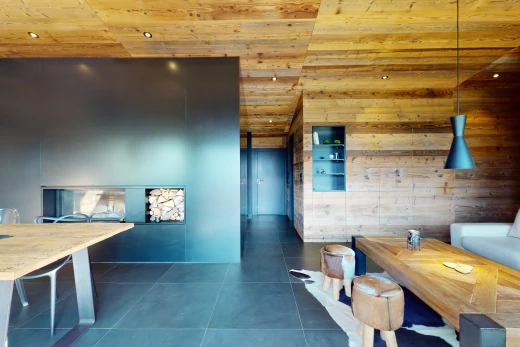 salle à manger avec carrelage, plafond de bois, et mur en bois