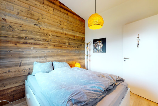 chambre avec mur en bois