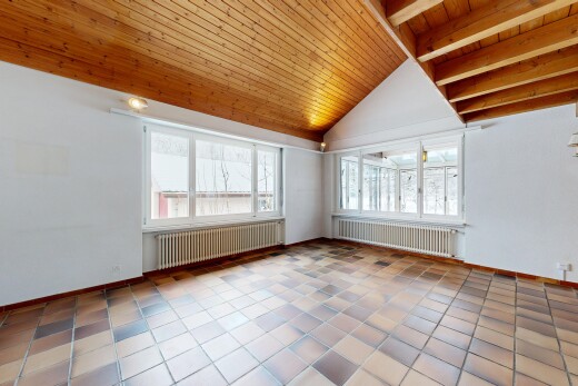 leerer raum mit holzdecke, wood ceiling, inside property, kühler, und gipskartonwand
