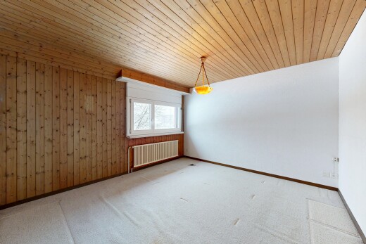 leerer raum mit inside property, kühler, holzdecke, wood ceiling, und natürliches licht