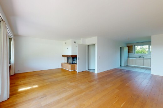 leerer raum mit holzfußboden, wood finish floor, inside property, natürliches licht, und natural light