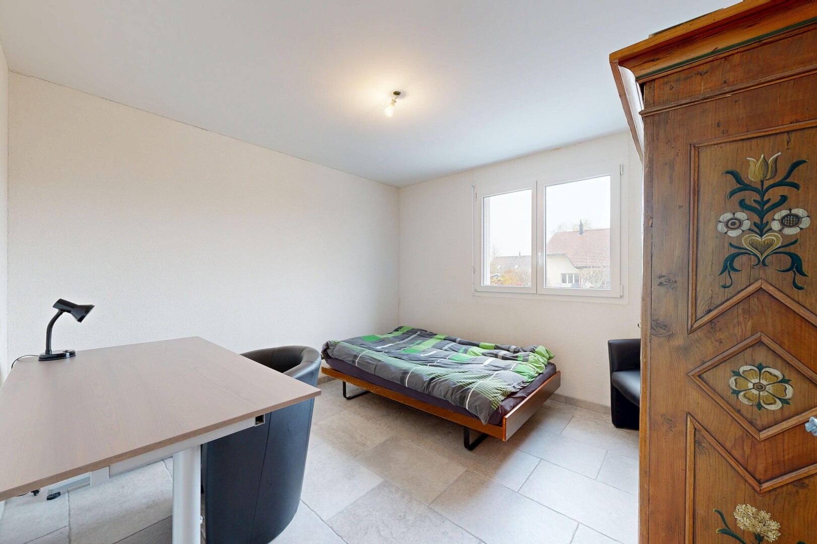 chambre avec cloison sèche, drywall, inside property, lumière naturelle, et natural light
