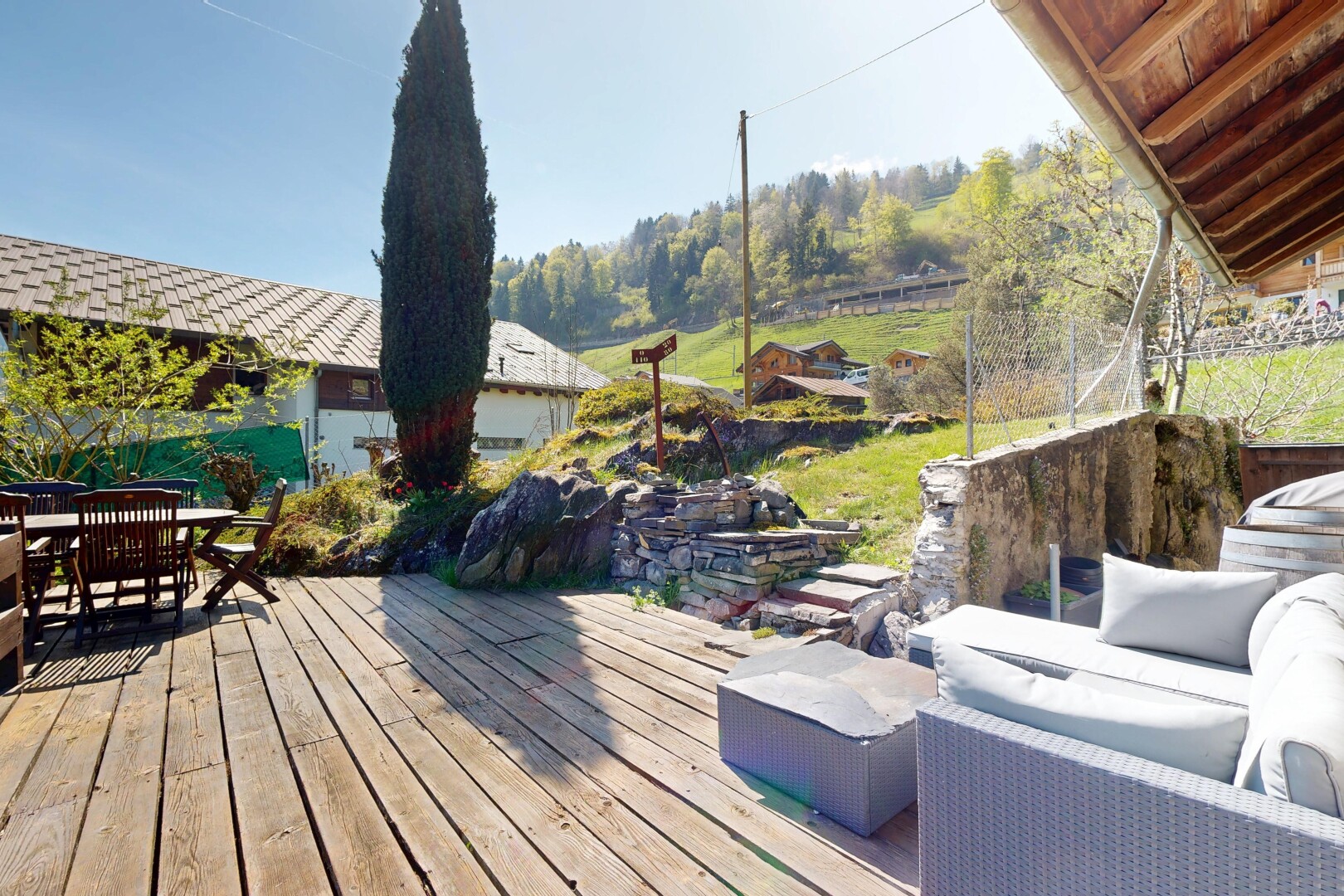 terrasse mit from property, essbereich im freien, deck, wohnraum im freien, und day time