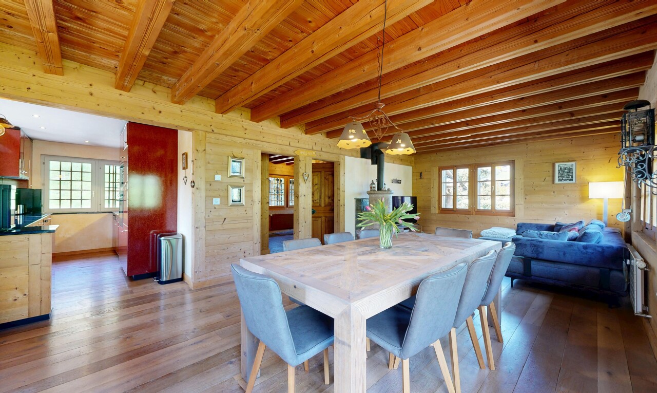 esszimmer mit holzwand, wood wall, holzfußboden, wood finish floor, und inside property