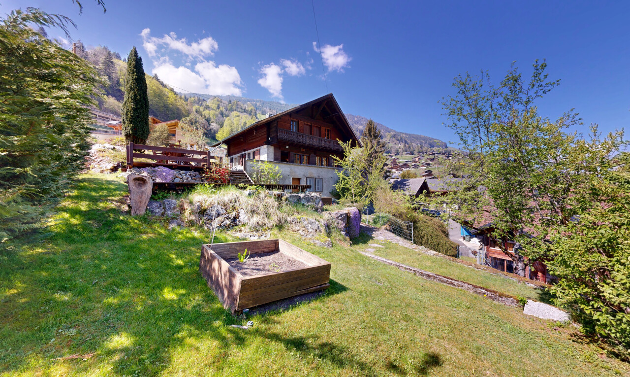 außenansicht mit garten, rasen, blick auf die berge, mountain view, und day time