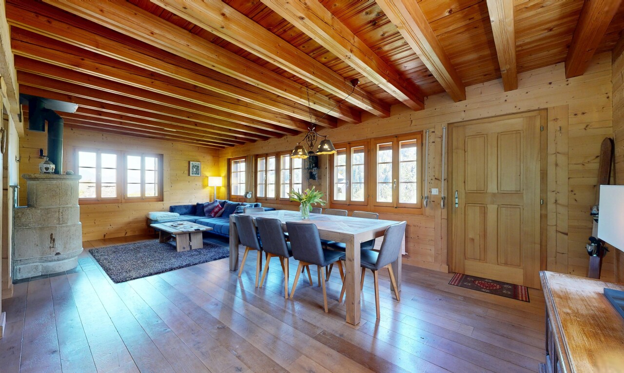 esszimmer mit wood wall, holzwand, wood finish floor, holzfußboden, und inside property