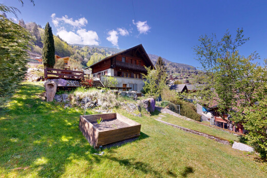 façade avec jardin, pelouse, vue sur la montagne, mountain view, et day time