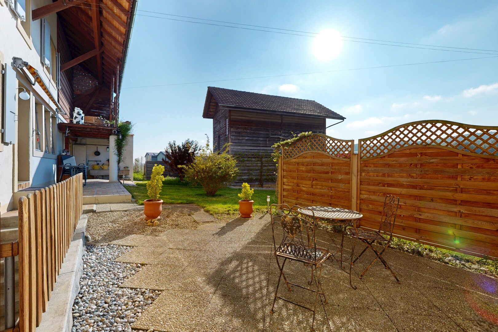 terrasse mit from property, zaun, und day time