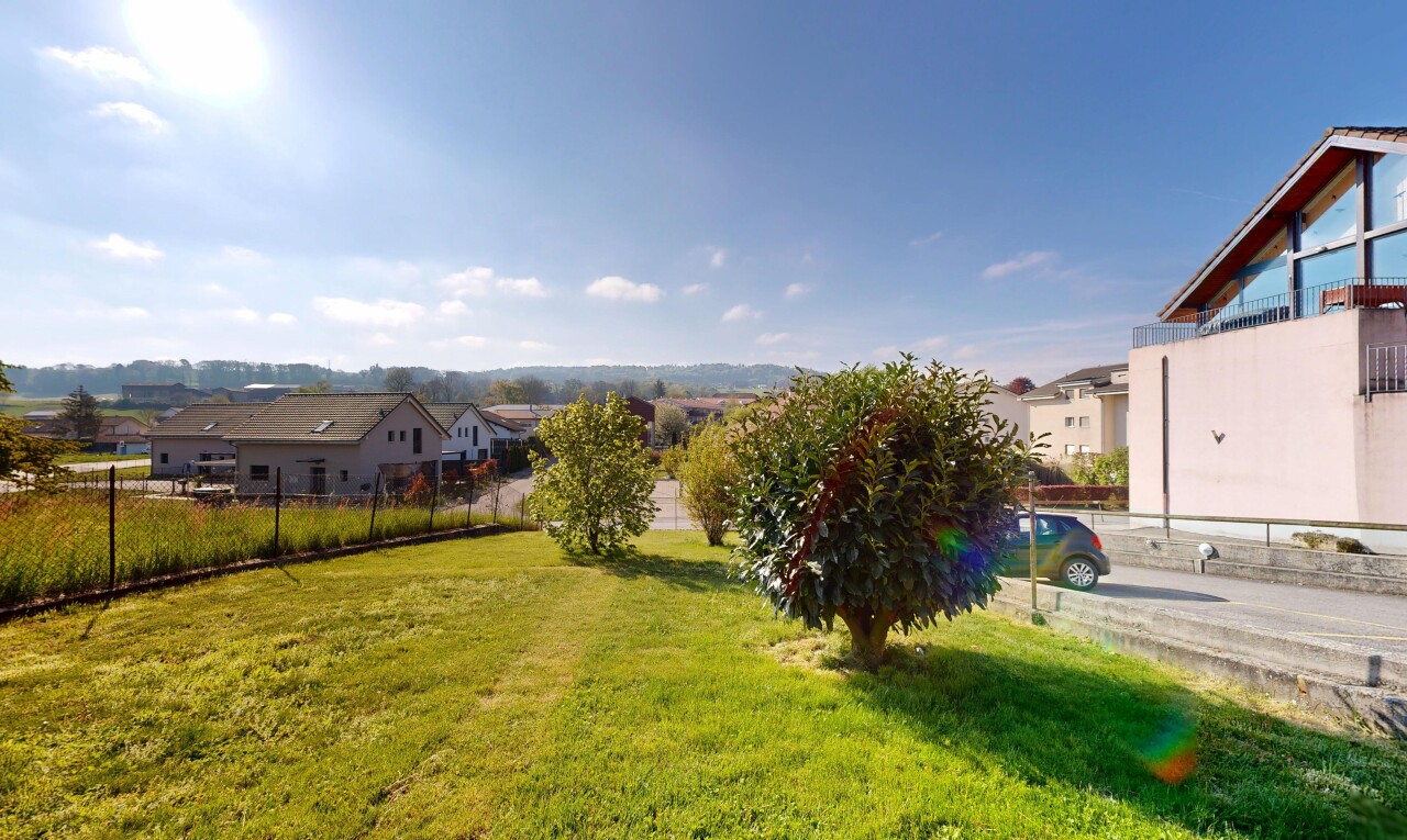 garten mit rasen, day time, zaun, residential view, und wohngebietblick