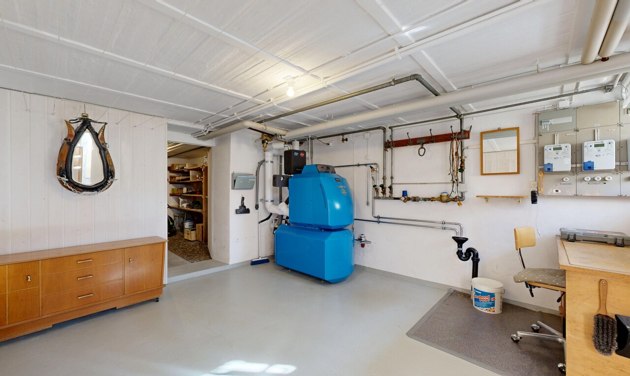fitnessstudio mit inside property, finished concrete floor, betonboden, und concrete floor
