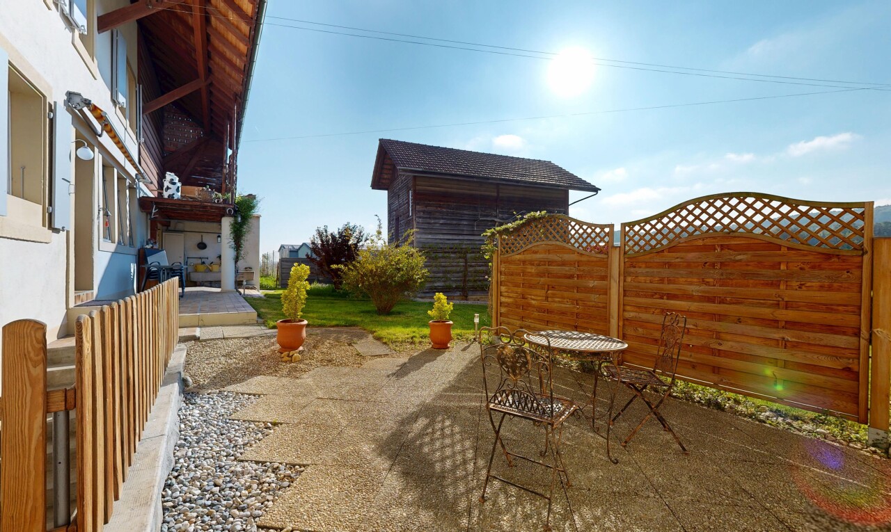terrasse mit from property, zaun, und day time