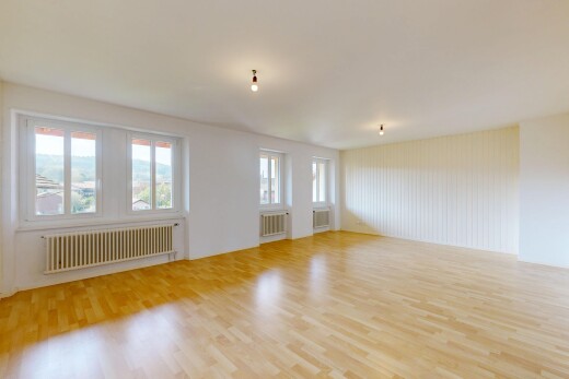 leerer raum mit wood finish floor, holzfußboden, kühler, drywall, und gipskartonwand