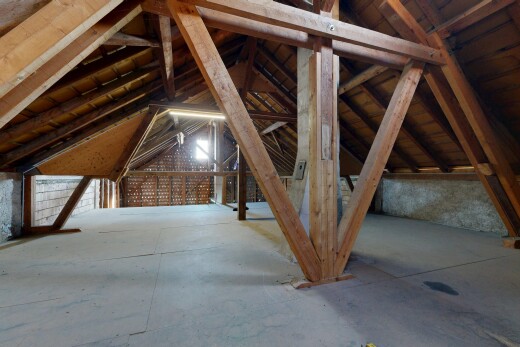 leerer raum mit cathedral ceiling, kathedralendecke, unfinished floor, vaulted ceiling, und dachschräge
