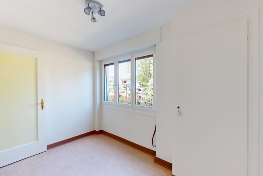 leerer raum mit teppich, carpet, natürliches licht, natural light, und inside property