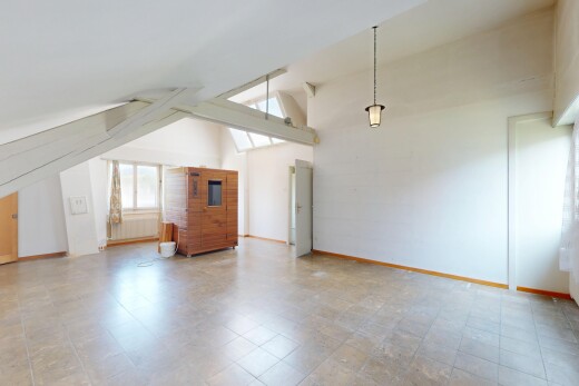 leerer raum mit natural light, natürliches licht, drywall, gipskartonwand, und inside property