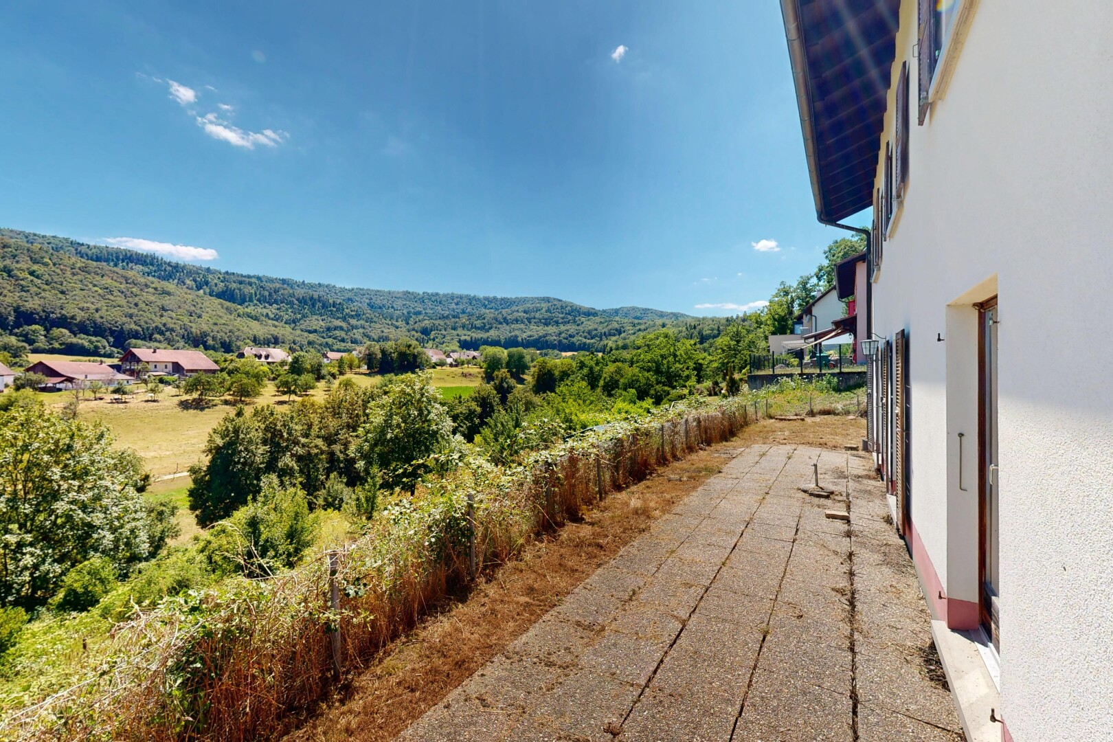 vue sur la montagne avec from property et day time