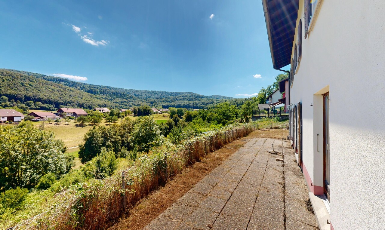 vue sur la montagne avec from property et day time