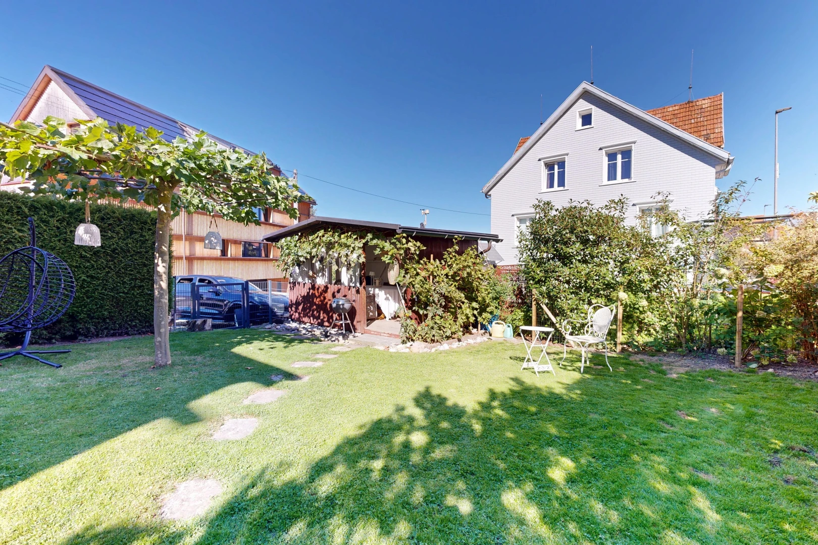 garden featuring a lawn