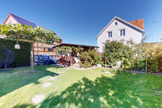 garten mit rasen, day time, from property, und property visible