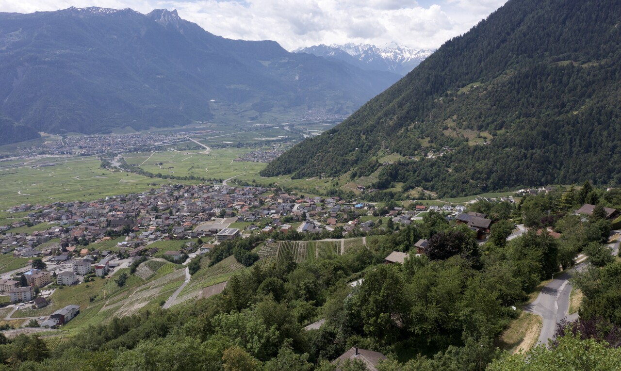 vue sur la montagne avec vue sur la montagne, mountain view, day time, et aerial view